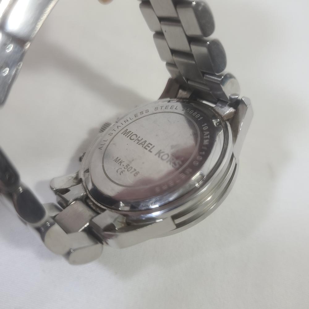 Michael Kors Runway MK5076 Women's Silver Stainless Steel Analog Dial Watch RQ44 - Picture 10 of 14